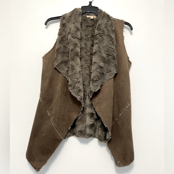 Onetheland Brown Faux Fur Vest - Picture 1 of 7